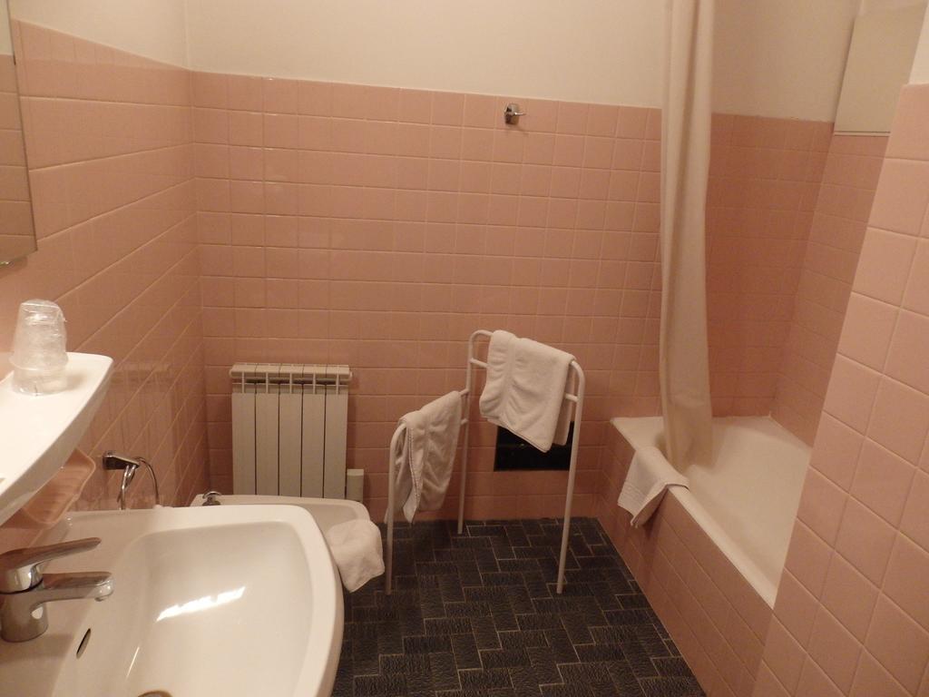 Servhotel Morestel Kültér fotó